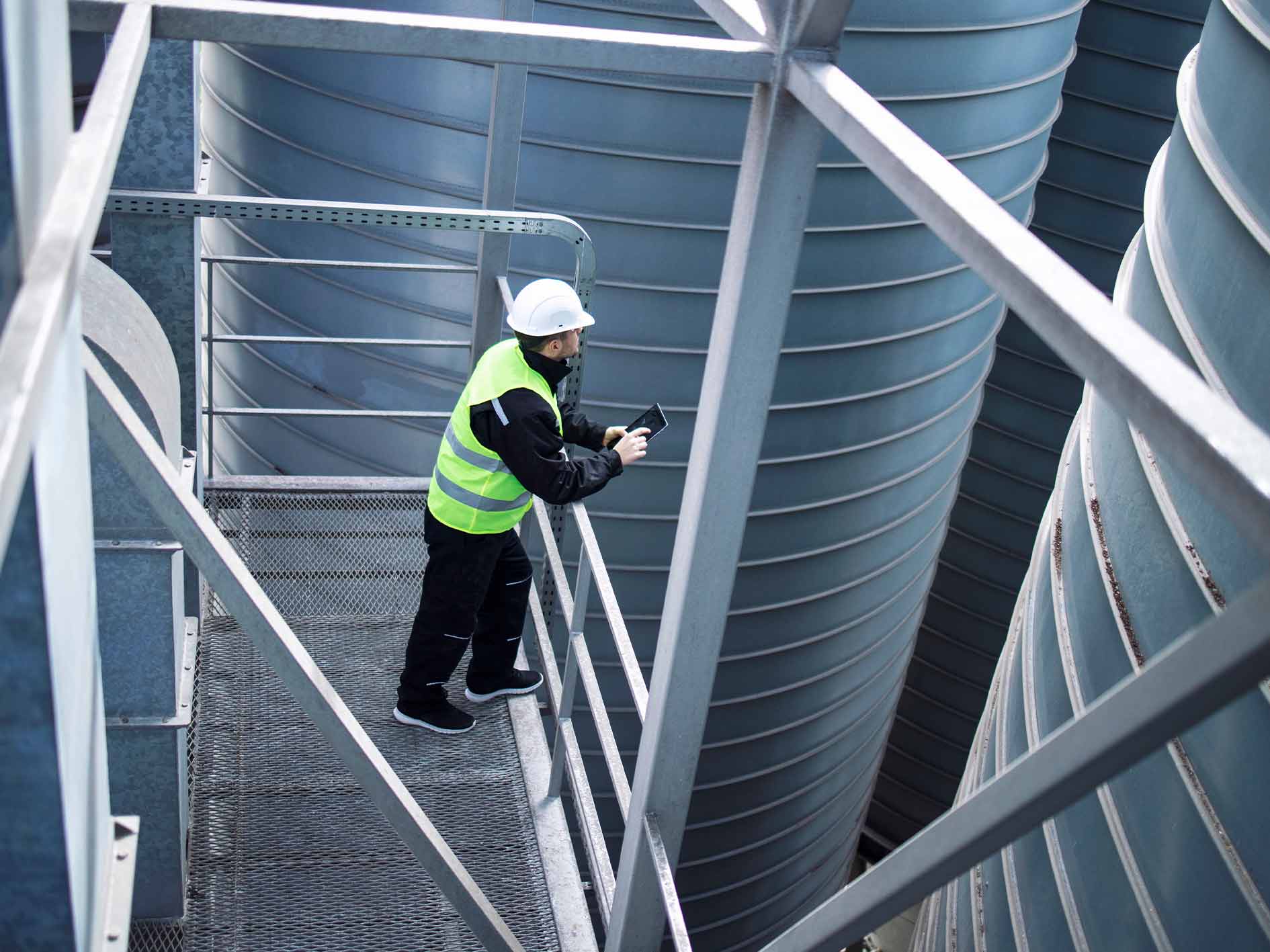 water tank cleaning services Dubai